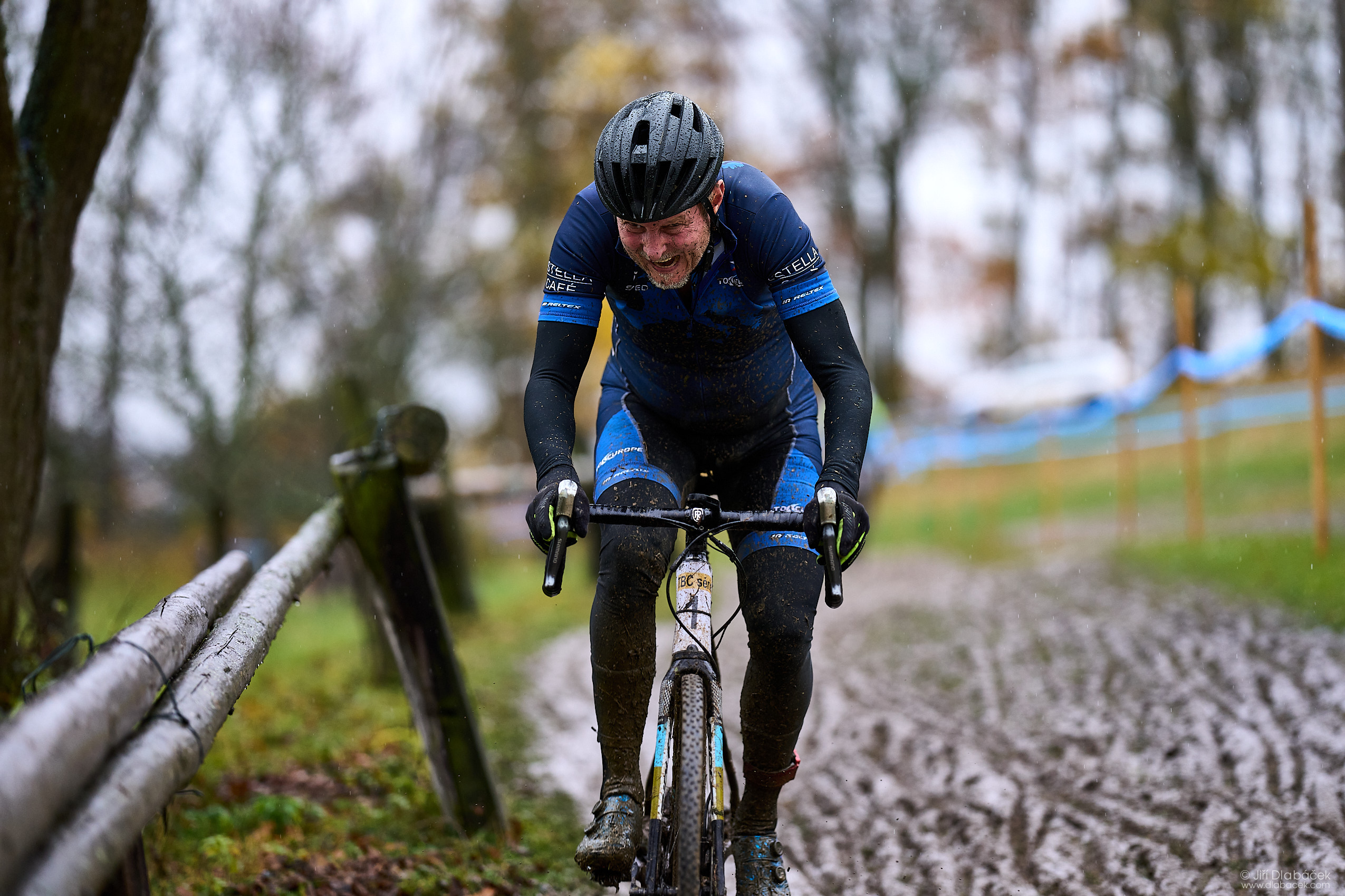 Blátivý závod na Hůrce: TBC cyklokrosová série 2025