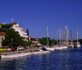 chorvatská premiéra na jachtě 2004