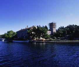 chorvatská premiéra na jachtě 2004