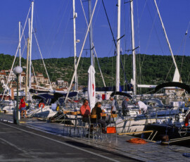 chorvatská premiéra na jachtě 2004